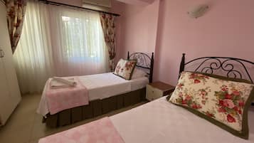 Sistema de insonorización, cunas gratuitas, wifi gratis y ropa de cama