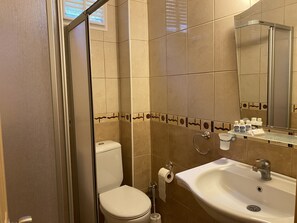淋浴設備、免費梳洗用品、風筒、提供毛巾