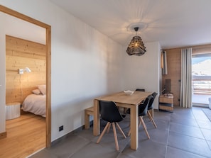 3 bedrooms, free WiFi, bed sheets