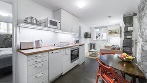 Apartment, 2 Schlafzimmer, Erdgeschoss | Eigene Küche