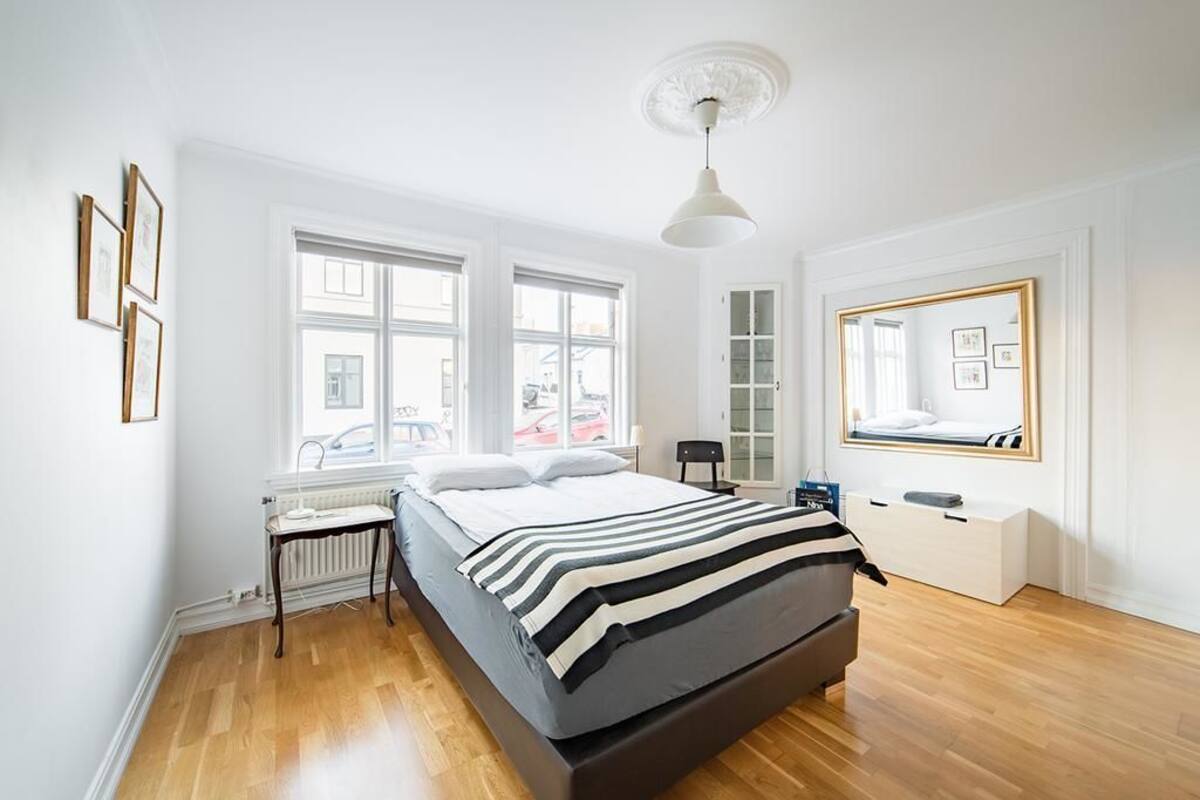 Huoneisto, 2 makuuhuonetta (First floor) | Pimennysverhot, ilmaiset vauvansängyt, ilmainen Wi-Fi, vuodevaatteet