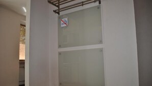 Iron/ironing board, rollaway beds, bed sheets - Apartament Gorczewska Przy Metrze (Warsaw)