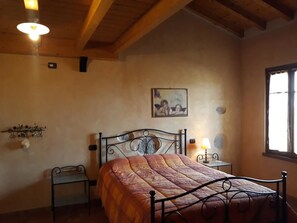 Decoración individual, mobiliario individual, cunas gratuitas