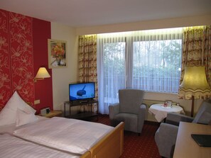 1 slaapkamer, een kluis op de kamer, een bureau, wifi