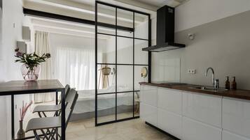 Coffee/tea maker, fridge, microwave, dishwasher