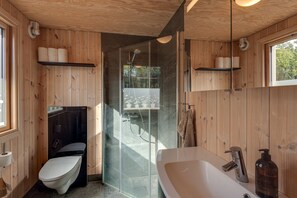 Cabaña, 3 habitaciones | Baño | Regadera y jabón 
