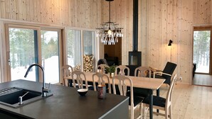Cabin, 3 Bedrooms | Private kitchen