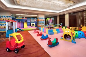 A children's play area with various toys and play structures. - Crowne Plaza Deqing Moganshan by IHG (Huzhou)