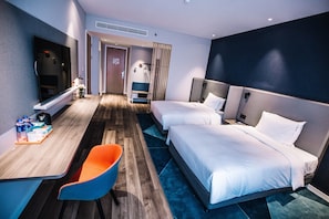 In-room safe, soundproofing, iron/ironing board, free WiFi