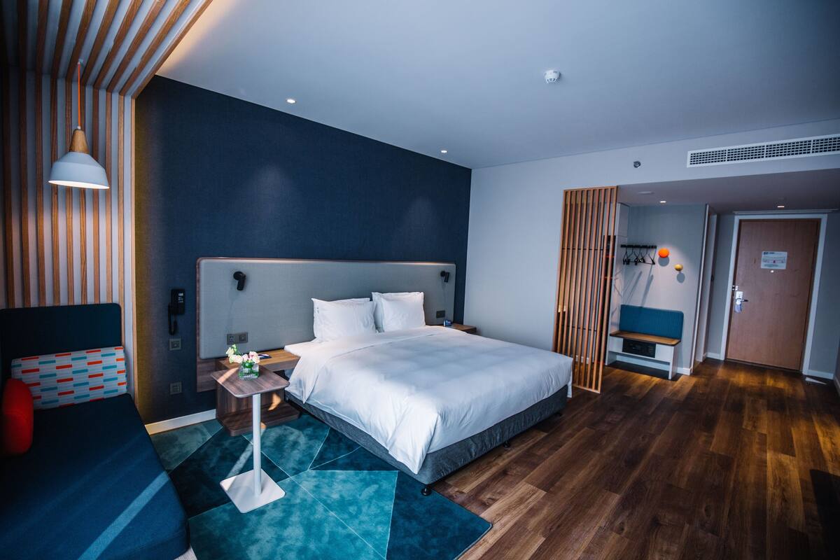 In-room safe, soundproofing, iron/ironing board, WiFi (free)