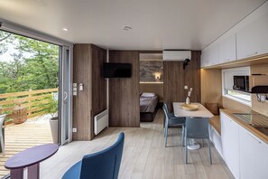 Premium Cottage | Living area | Flat-screen TV - Village & Spa les Ventoulines (Domme)