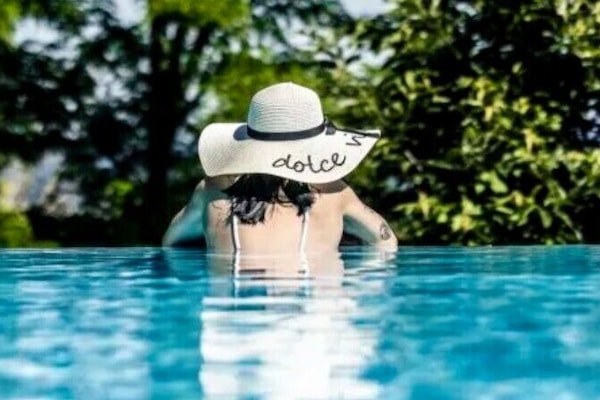 Indoor pool, seasonal outdoor pool, pool umbrellas, sun loungers