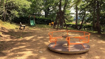 Área de juegos infantiles al aire libre