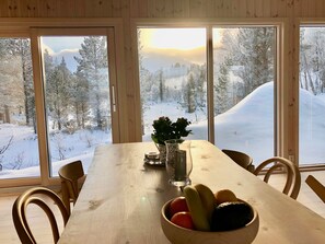 Ferienhütte, 3 Schlafzimmer | Essbereich im Zimmer