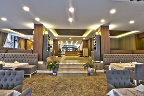 Breakfast, lunch and dinner served - Lagoon Palace Hotel (Bolu)