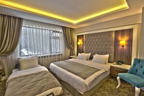 In-room safe, desk, iron/ironing board, free WiFi - Lagoon Palace Hotel (Bolu)