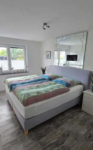 3 bedrooms, iron/ironing board, free WiFi, bed sheets