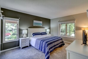 2 slaapkamers, een strijkplank/strijkijzer, internet, beddengoed