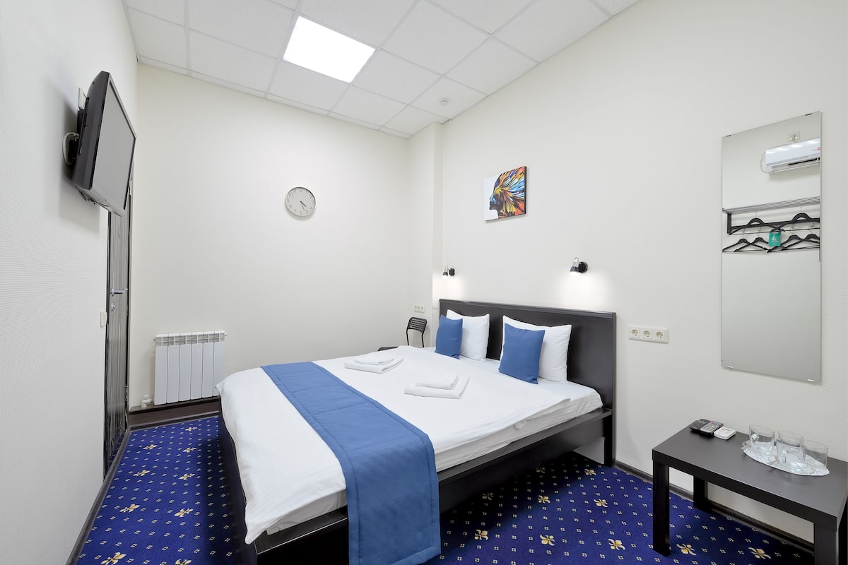 Desk, laptop workspace, iron/ironing board, free WiFi