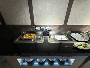 包每日自助早餐