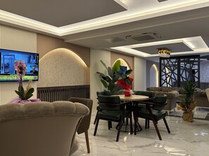 Lobby sitting area - Korkmaz Otel (Merzifon)