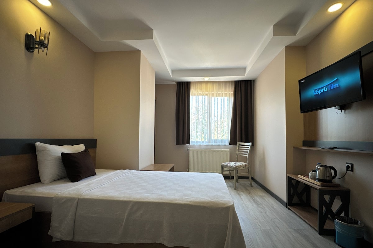 Standaard eenpersoonskamer | Luxe beddengoed, bedden met traagschuimmatras, een minibar