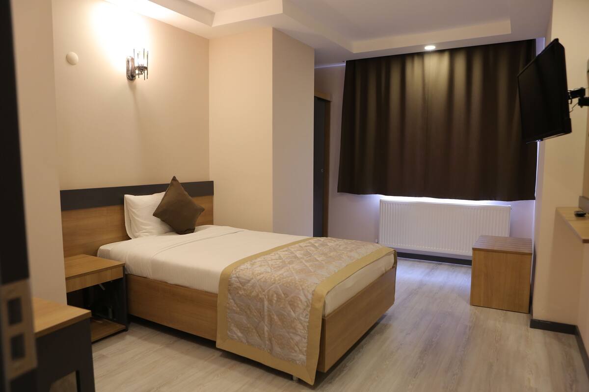 Ropa de cama de alta calidad, camas con efecto memoria y minibar
