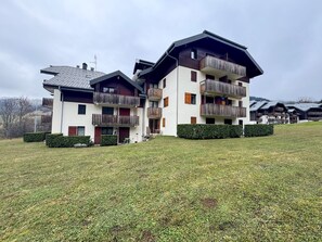 Exterior - Cozy 1-Bedroom Apt in Bernex - Ski-In/Ski-Out, WiFi, Pet-Friendly, Near Evian & Lake Geneva (Bernex)