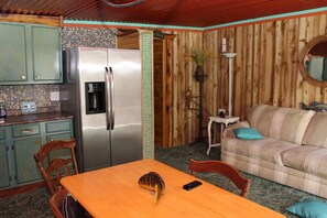 Living area - Deer Stand Cabin (Quinlan)