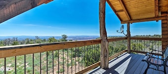 Pet-Friendly Moab Cabin w/ Mtn Views & BBQ!
