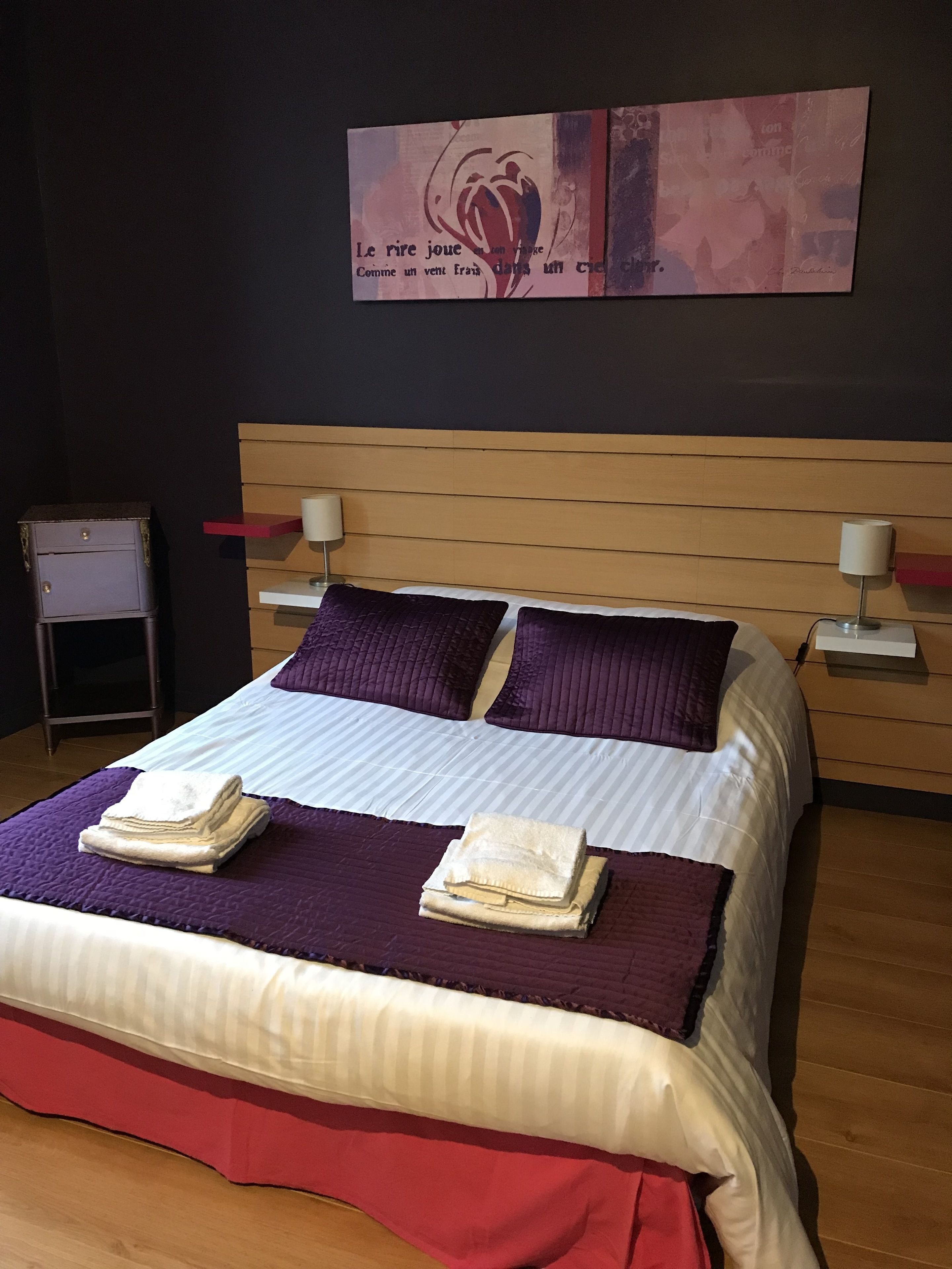 1 bedroom, individually decorated, individually furnished, desk