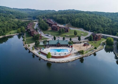 Super Cozy Lodge at Stonebridge! Pet Friendly! Truly a Tranquil Paradise!