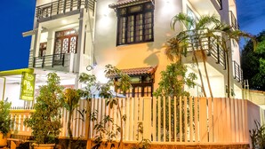 A two-story building with balconies, a sign reading "Papa Villa," and potted plants in front. - Pa Pa Villa Hoi An (Da Nang)