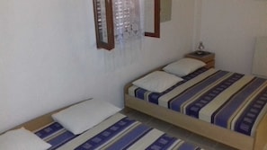 Iron/ironing board, free WiFi, bed sheets - Villa Marinela (Baska Voda)