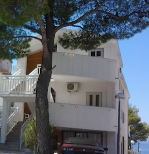 Free self parking - Villa Marinela (Baska Voda)