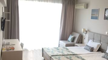 Double or Twin Room, Balcony | Desk, laptop workspace, blackout drapes, soundproofing