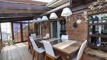 每日供應全套早餐 (每人 USD25)