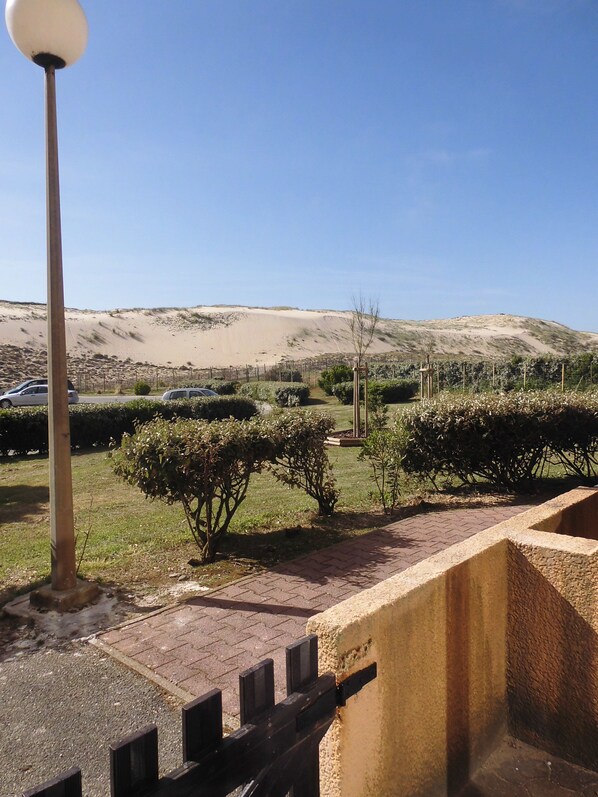 المنطقة المحيطة بالمنشأة