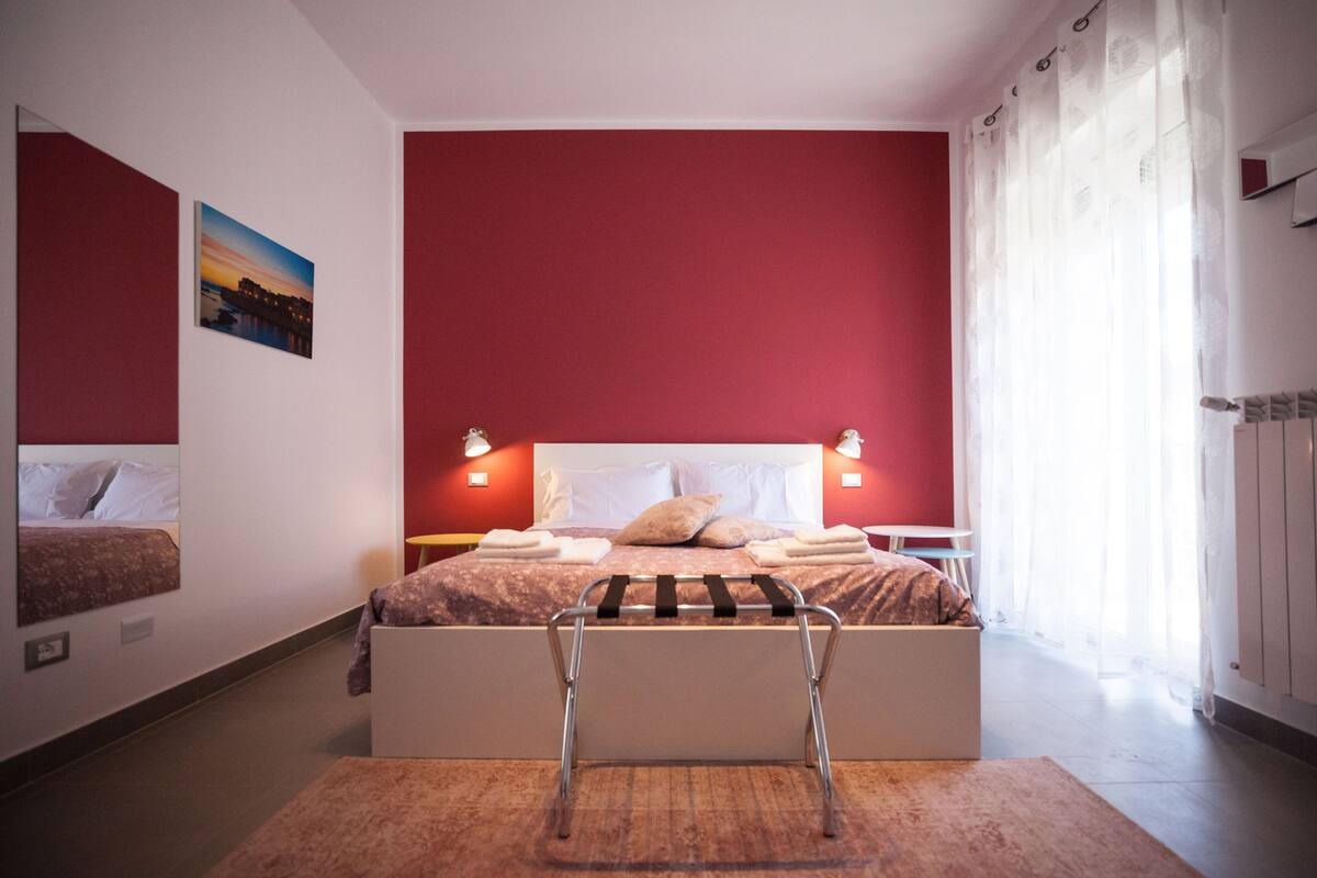 双人房 (Fuoco) | 防过敏的被褥、羽绒被、记忆海绵床垫、办公桌