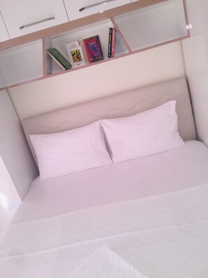Frette Italian sheets, premium bedding, down comforters - Polina Apart Otel (Dikili)
