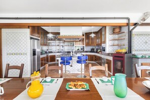 Villa, 6 habitaciones | Servicio de comidas en la habitación