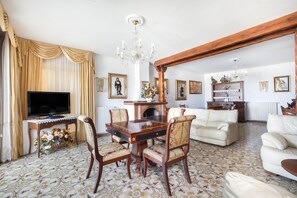 Villa, 6 chambres | Salle de séjour