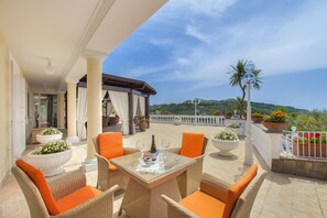 Villa, 6 chambres | Terrasse/Patio
