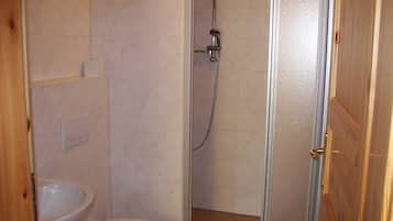 Dusche, Haartrockner, Seife, Toilettenpapier