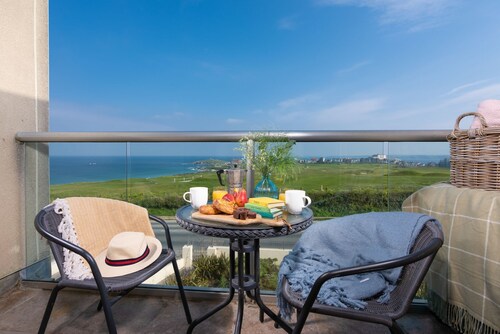 5 The Vista, Newquay -  Walk to Beach - Free Parking & WiFi - Sea & Beach Views