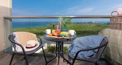 5 The Vista, Newquay - Walk to Beach - Free Parking & WiFi - Sea & Beach Views