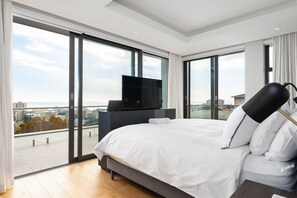 Luxury Apartment | 4 bedrooms, premium bedding, desk, iron/ironing board - Sevenons 4B (Cape Town)