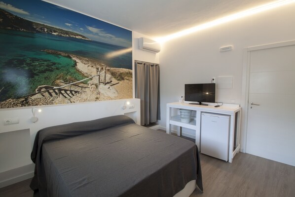 Double Room (Sa Punta Negra) | Free WiFi, bed sheets - Hostal Sa Vinya Suites (Sant Joan de Labritja)