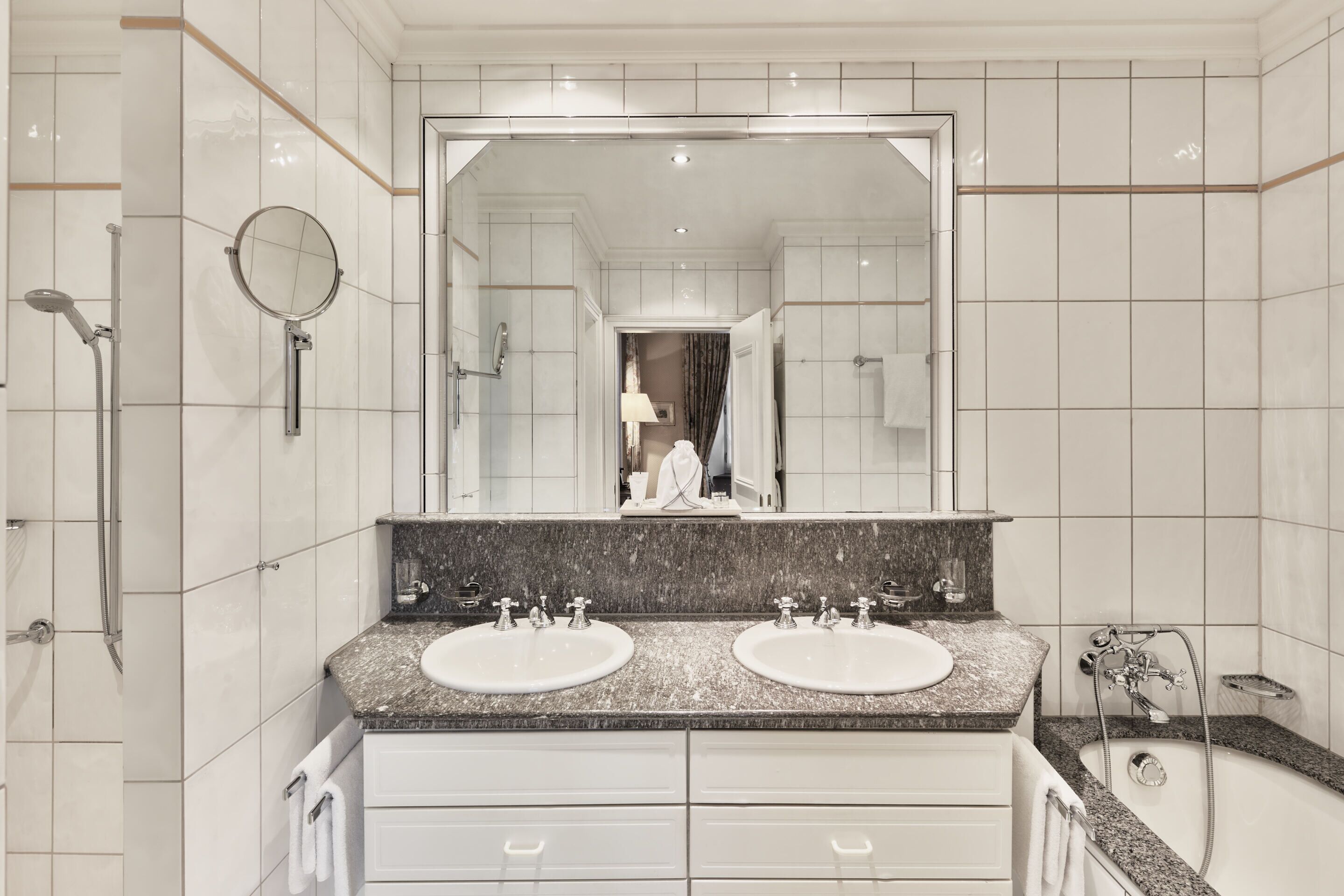 deluxe double room | bathroom | separate bathtub and shower, hair dryer, bathrobes, slippers