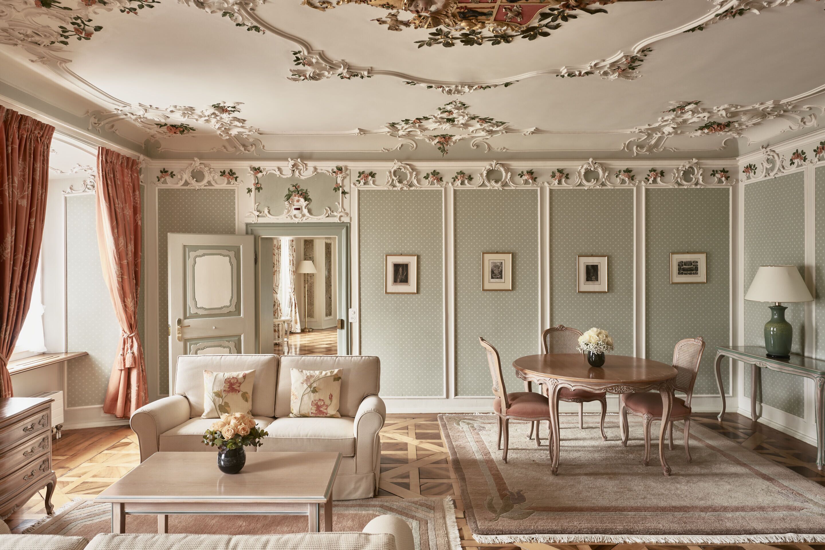 fürsten suite | living room | flat-screen tv